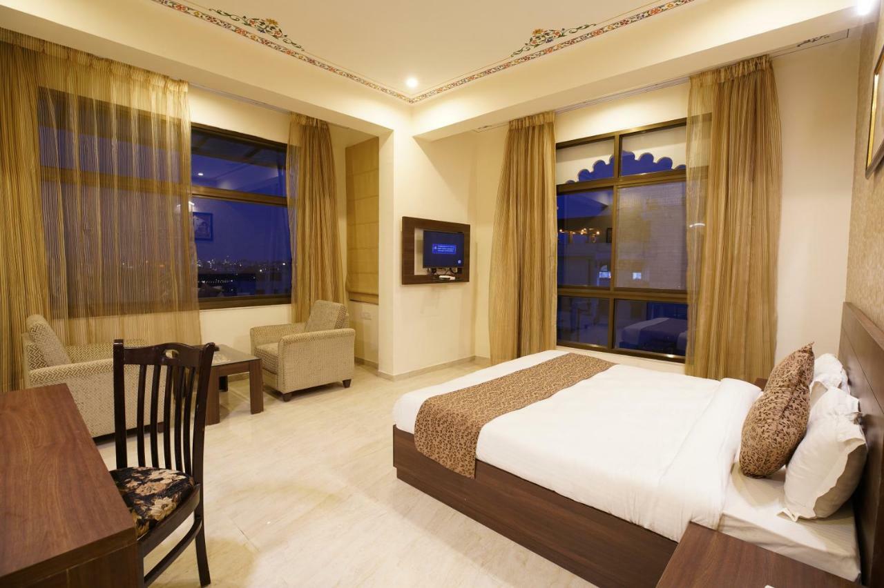 เดอะ เลควิว พาเลซ Hotel อุเดเปอร์ ภายนอก รูปภาพ